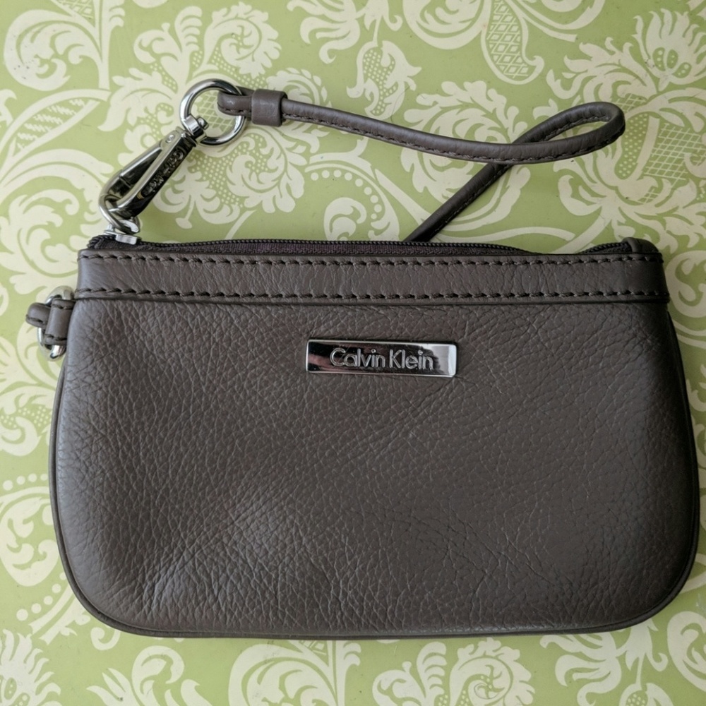 FREE with Purchase Calvin Klein Wristlet to Bundle
